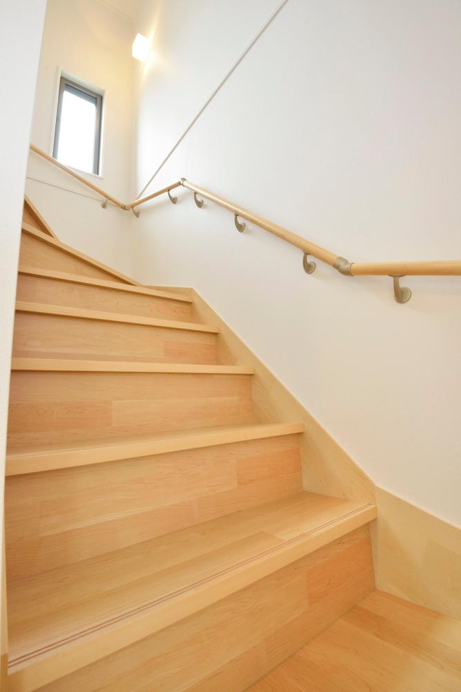 Other introspection. Has incorporated the spacious staircase of meter module (10 Building). 