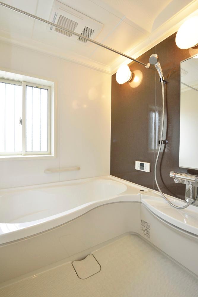 Bathroom. You relax and heal the fatigue of the day (10 Building). 