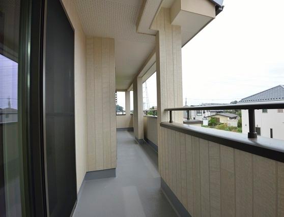 Balcony. Since the spacious wide balcony, Laundry also Jose Easy (Building 2). 