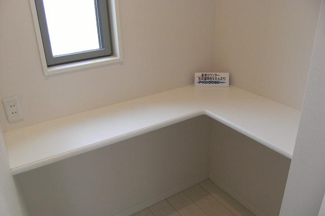 Other introspection. Housework counter Guests can fold the laundry, Various how to use or the ironing.  Busy is the mom of ally. (7 Building)