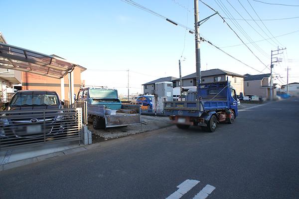 Local photos, including front road. Local (12 May 2013) Shooting