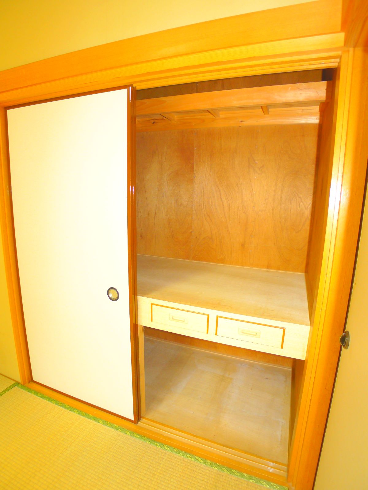 Receipt. Storage of Japanese-style room