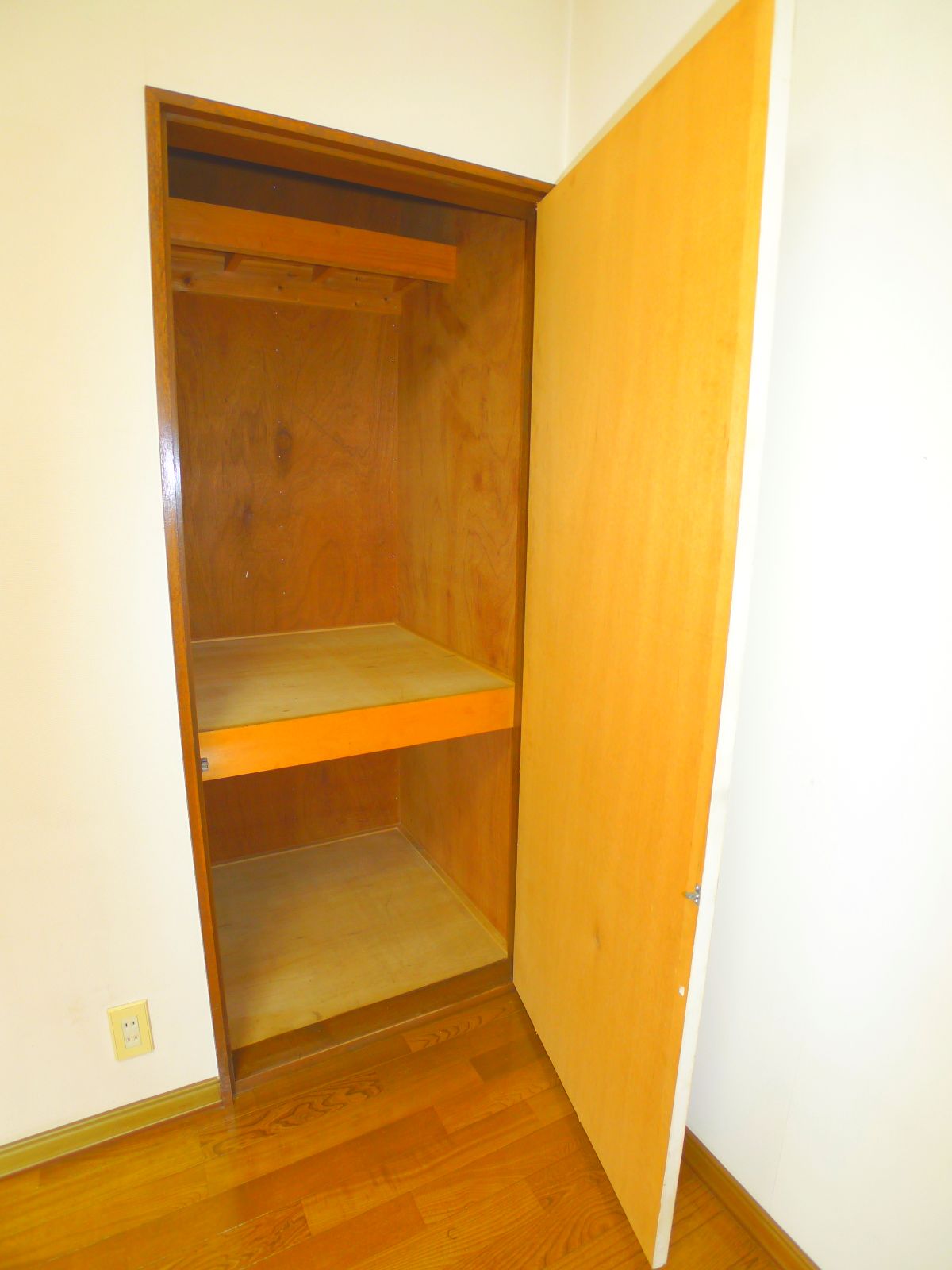 Receipt. Western-style housing