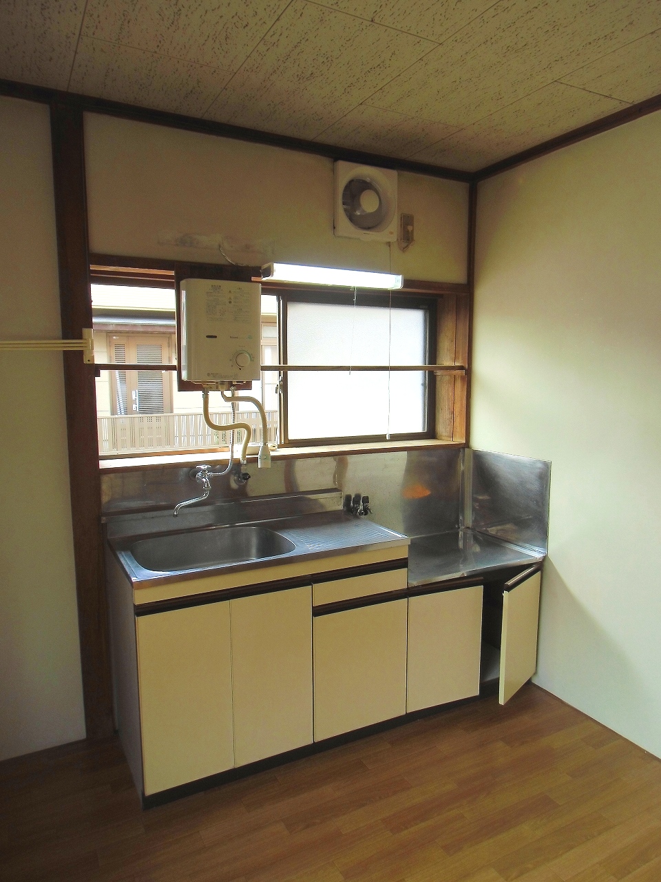 Kitchen. It is a kitchen with a small window