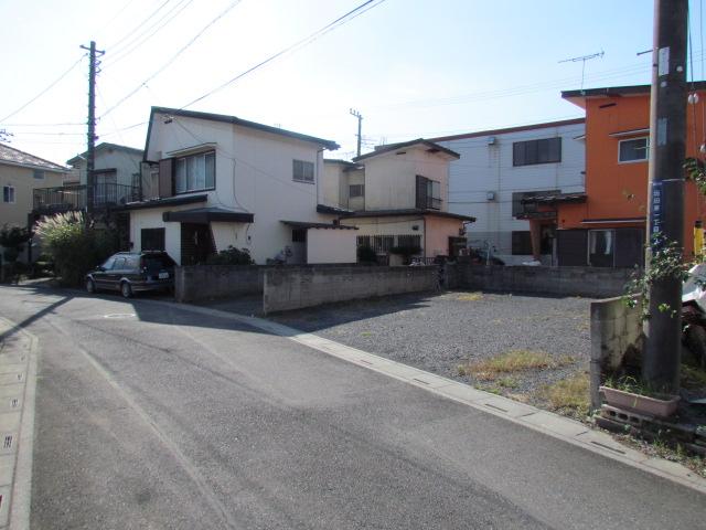 Local photos, including front road. Local (11 May 2013) Shooting