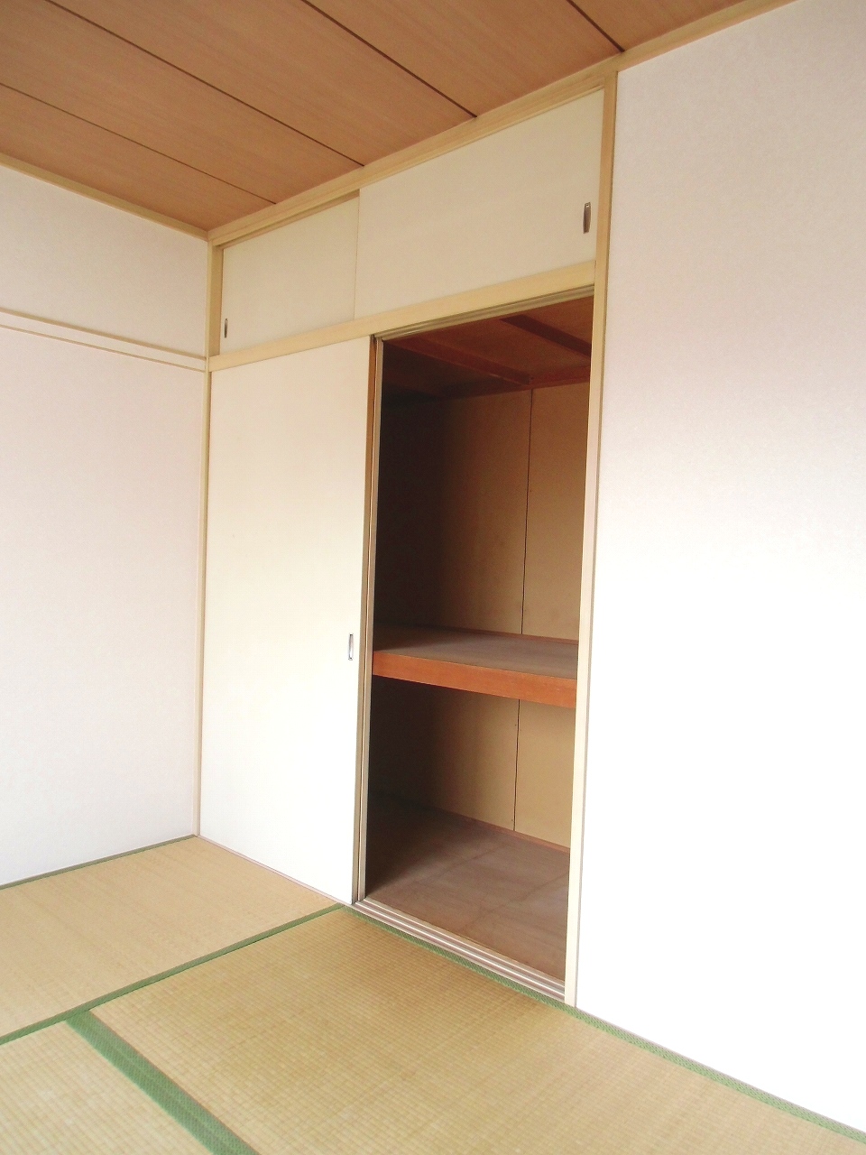 Receipt. Depth is a there there is a storage capacity storage