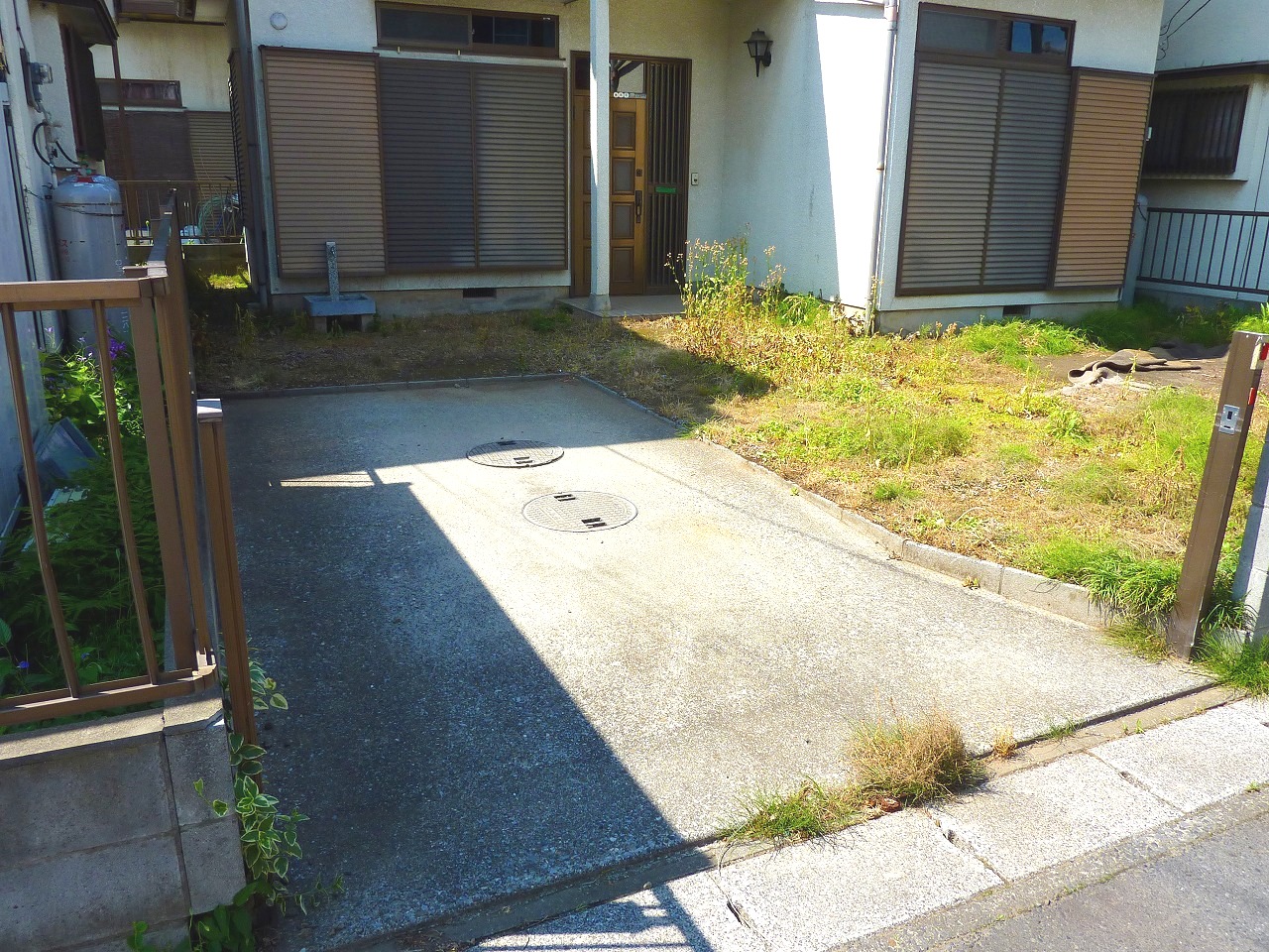 Parking lot. Spacious parking.