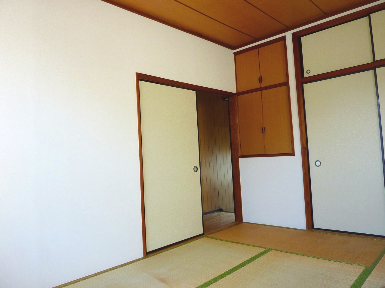 Other room space. I Japanese-style room is still calm