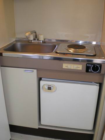 Kitchen. Reference photograph ・ Same building equipment