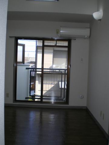 Living and room. Reference photograph ・ Same building equipment