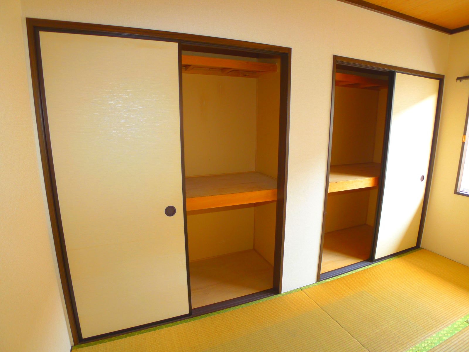 Receipt. Closet 2 between the amount