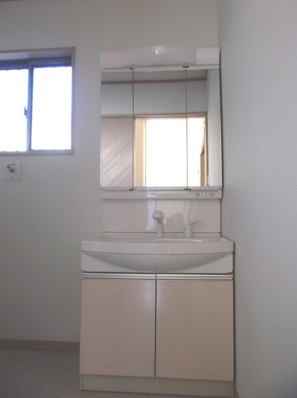 Wash basin, toilet. Indoor (January 2013) Shooting