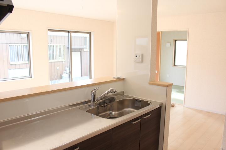 Living. Living from the kitchen ・ Japanese-style room overlooks. (At 2013 November 4, 10) shooting