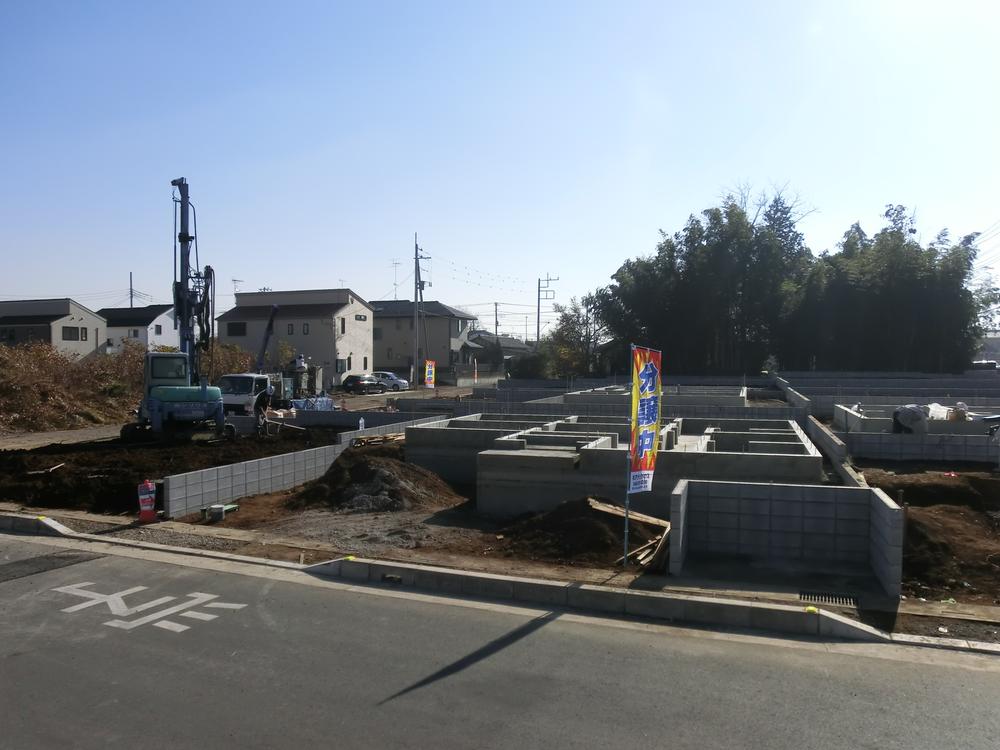 Local photos, including front road. Local (12 May 2013) Shooting