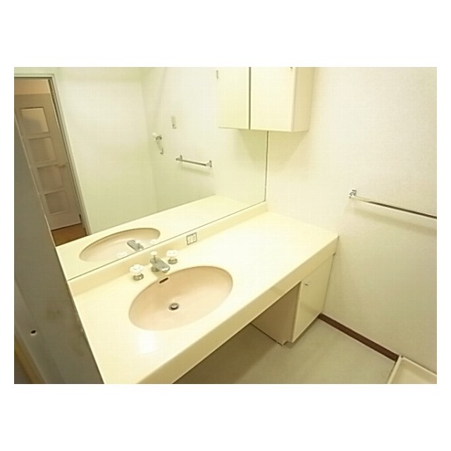 Other Equipment. Independent wash basin