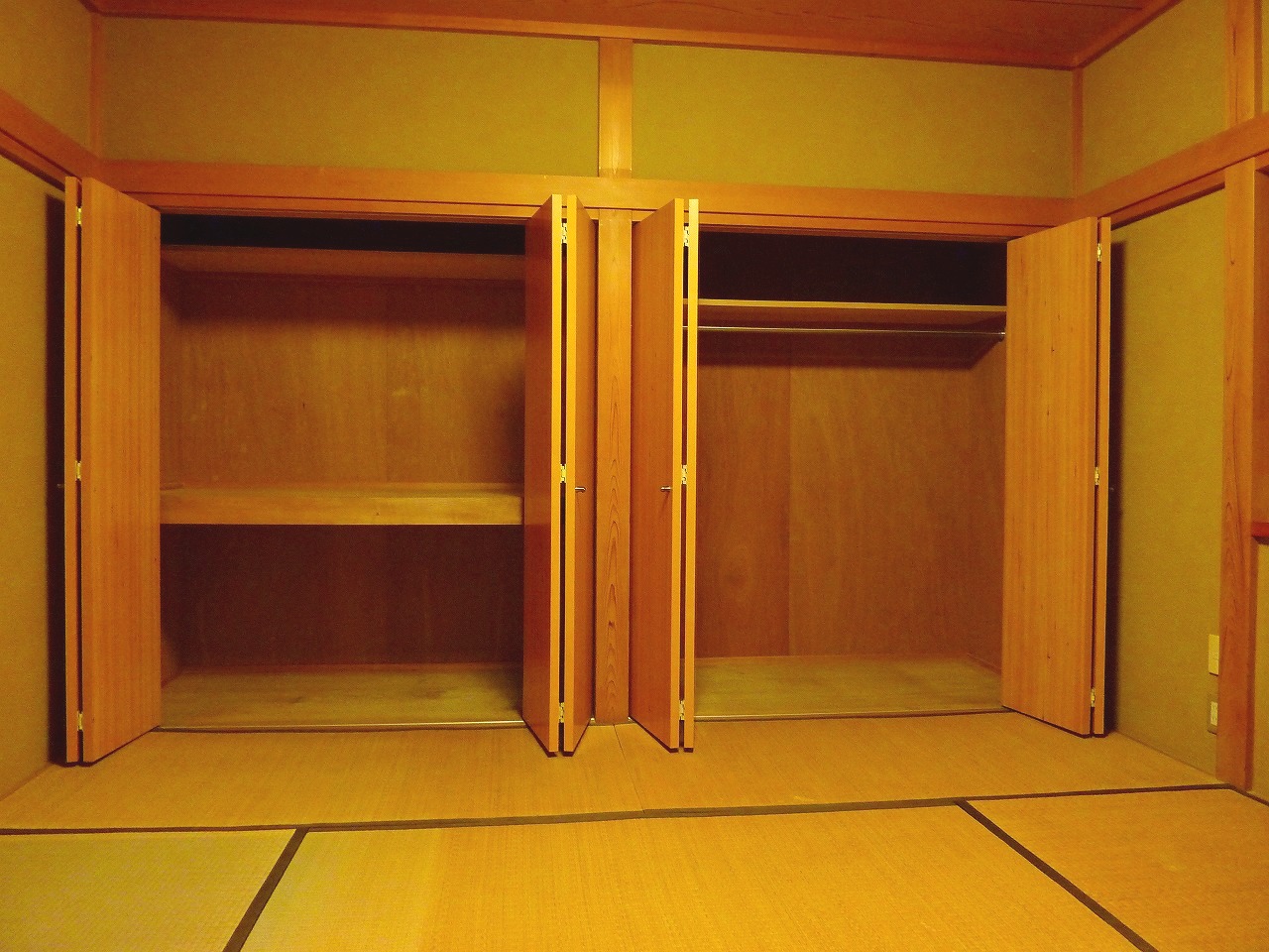 Receipt. There are many also housed in the other, The second floor is a Japanese-style storage.