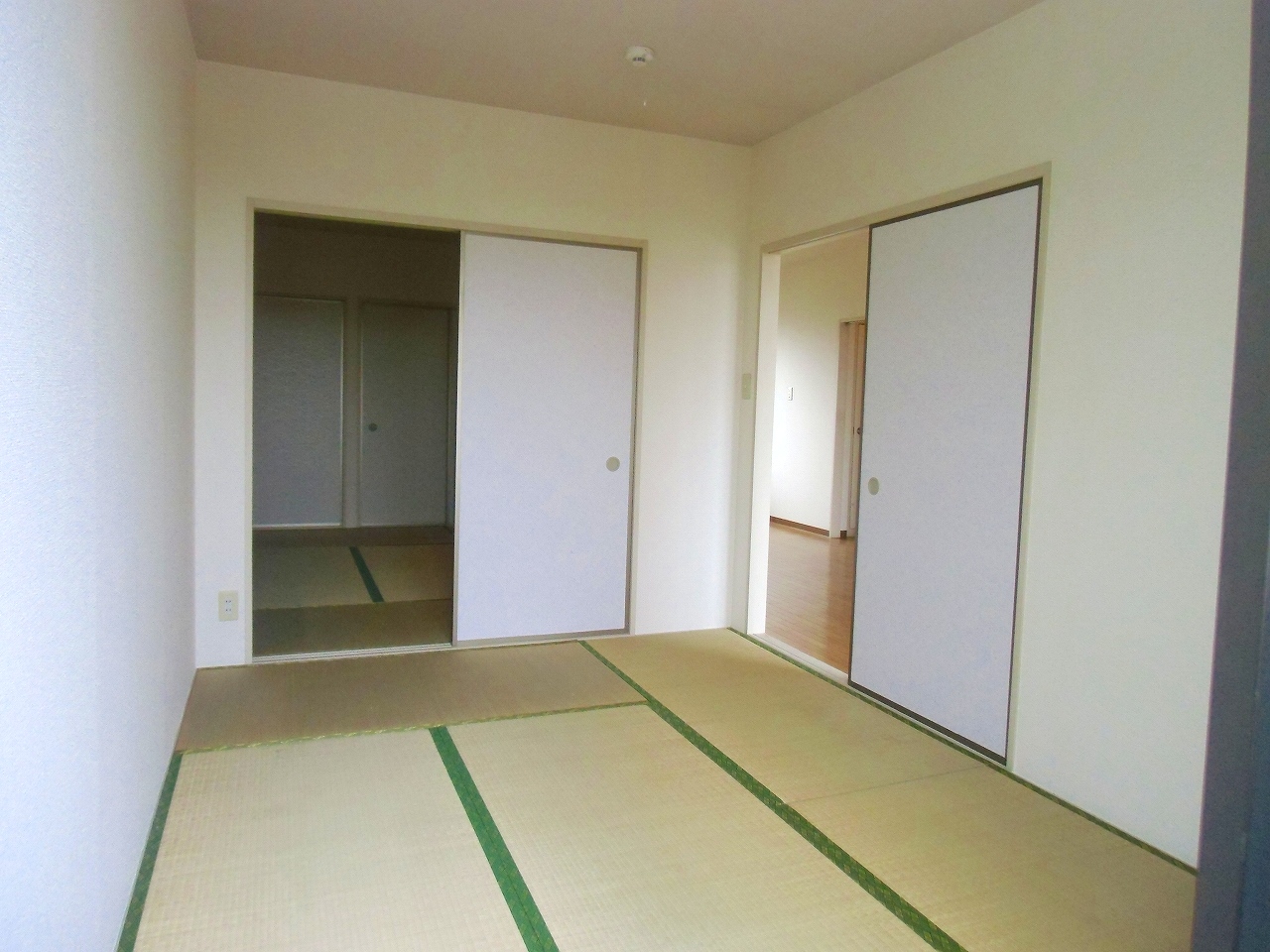 Other room space. I Japanese-style room is still calm