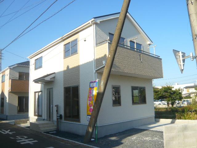 Local appearance photo. Building 2