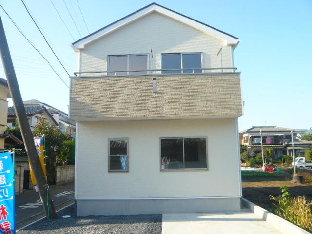 Local appearance photo. Building 2