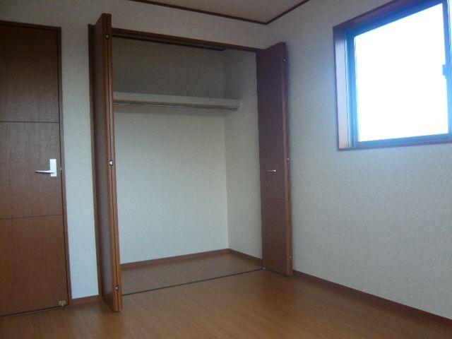 Non-living room. Second floor 6 Pledge