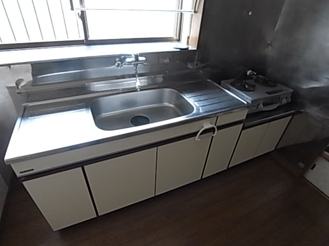 Kitchen. With gas stove