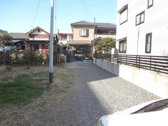 Local photos, including front road. Frontal road