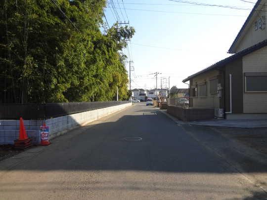 Local photos, including front road. Frontal road