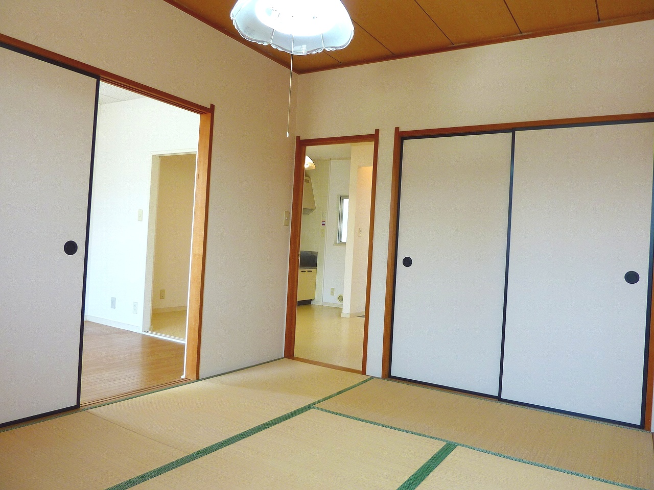 Other room space. I Japanese-style room is still calm