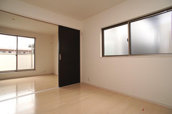 Non-living room. 1 Building