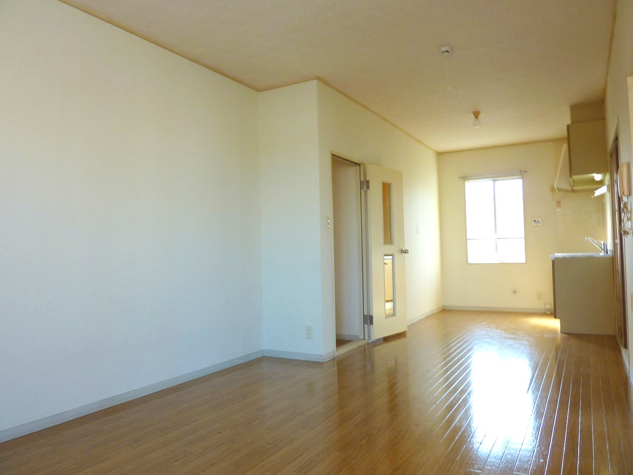 Living and room. Sunny good bright living