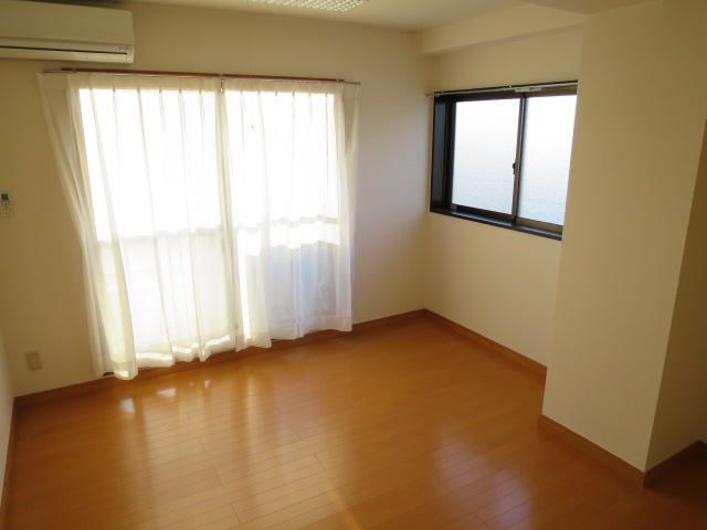 Living and room. 8 is close to the sun in the floor