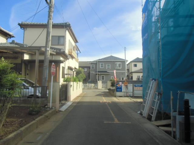 Local photos, including front road. Local (10 May 2013) Shooting