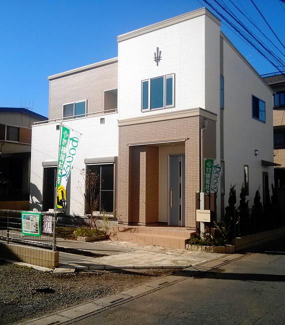 Local appearance photo. 1 subdivisions of good per sun is located on corner lot, Parking with Two (2013 November shooting)