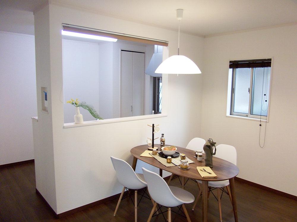 Other introspection. Also reduce housework burden of mom in the side-by-side dining and kitchen. 3 Building (2013 November shooting)