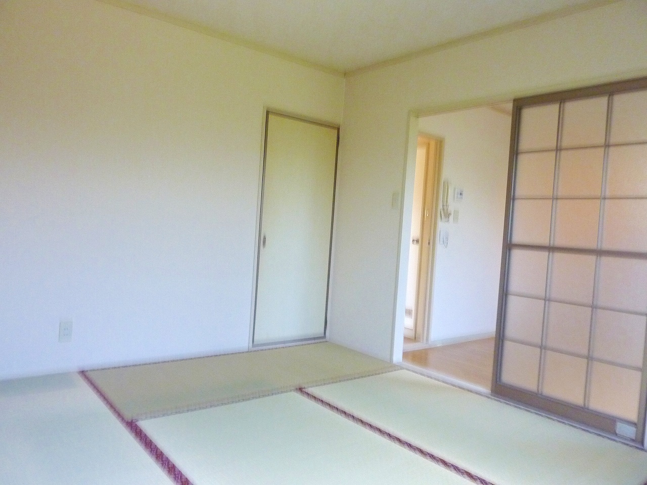 Other room space. I Japanese-style room is still calm