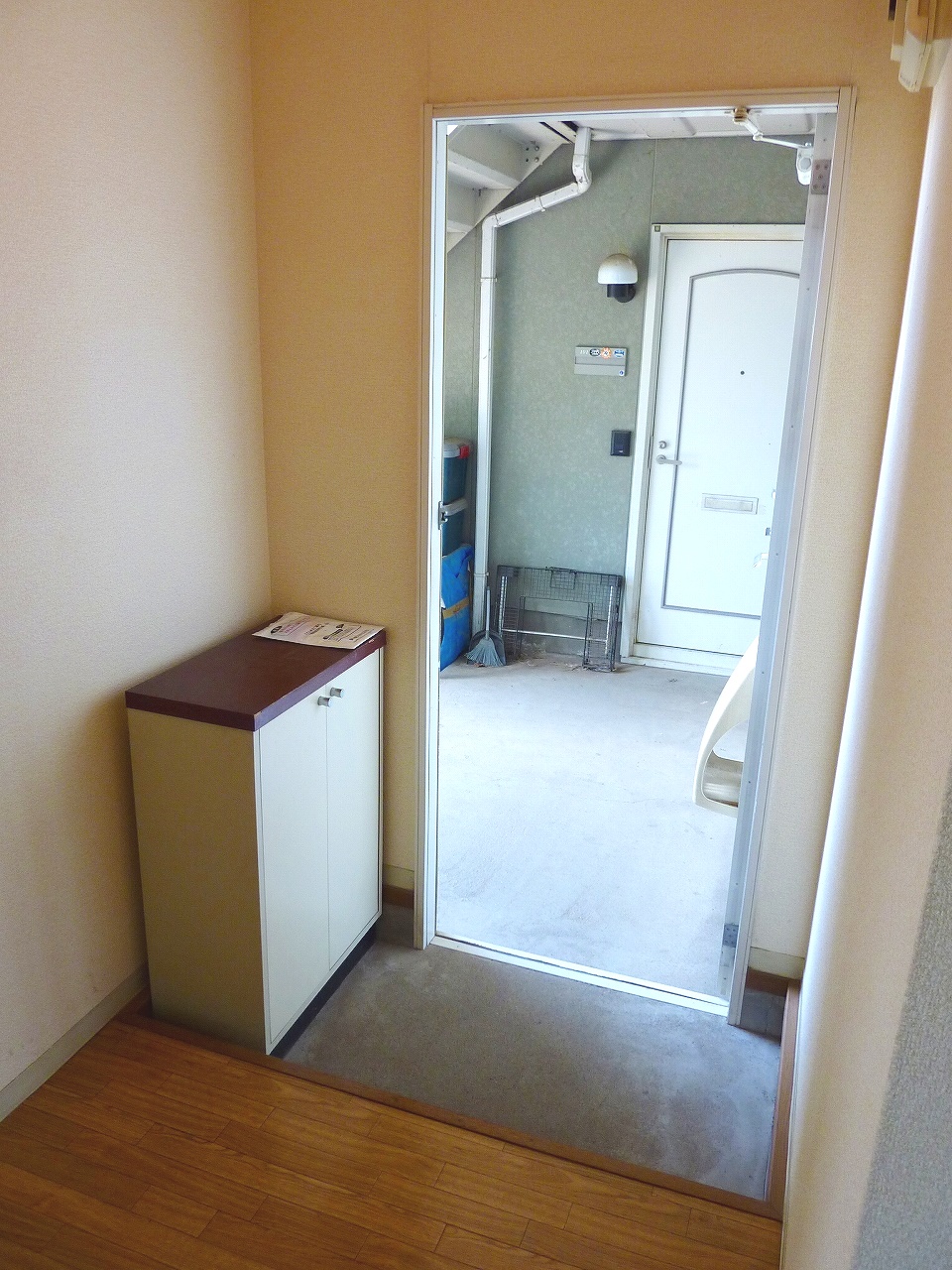 Entrance. It is the entrance with a shoebox