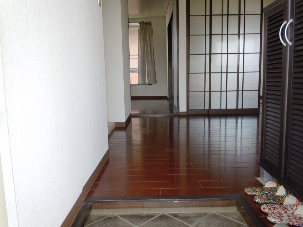 Entrance. It is the state of the entrance.