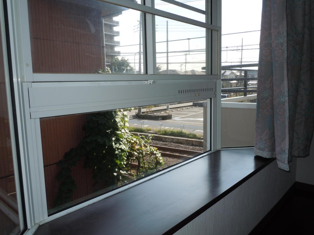 Other room space. The accent of bay window of the white frame the room!