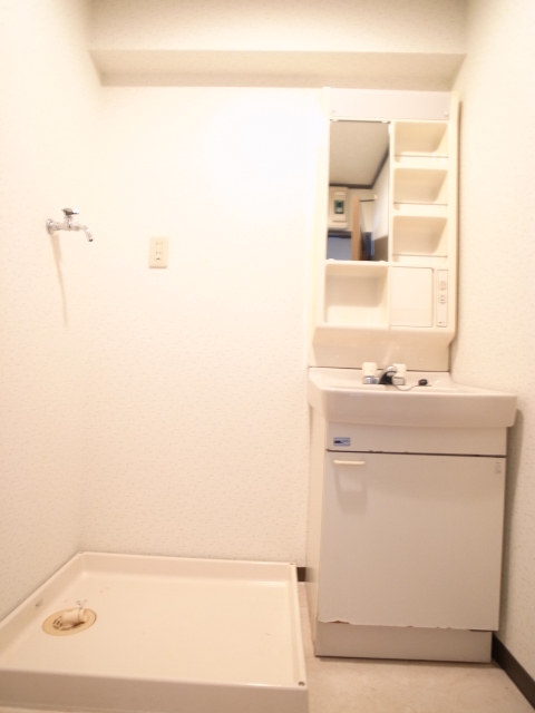 Washroom. Washroom ・ Laundry Area