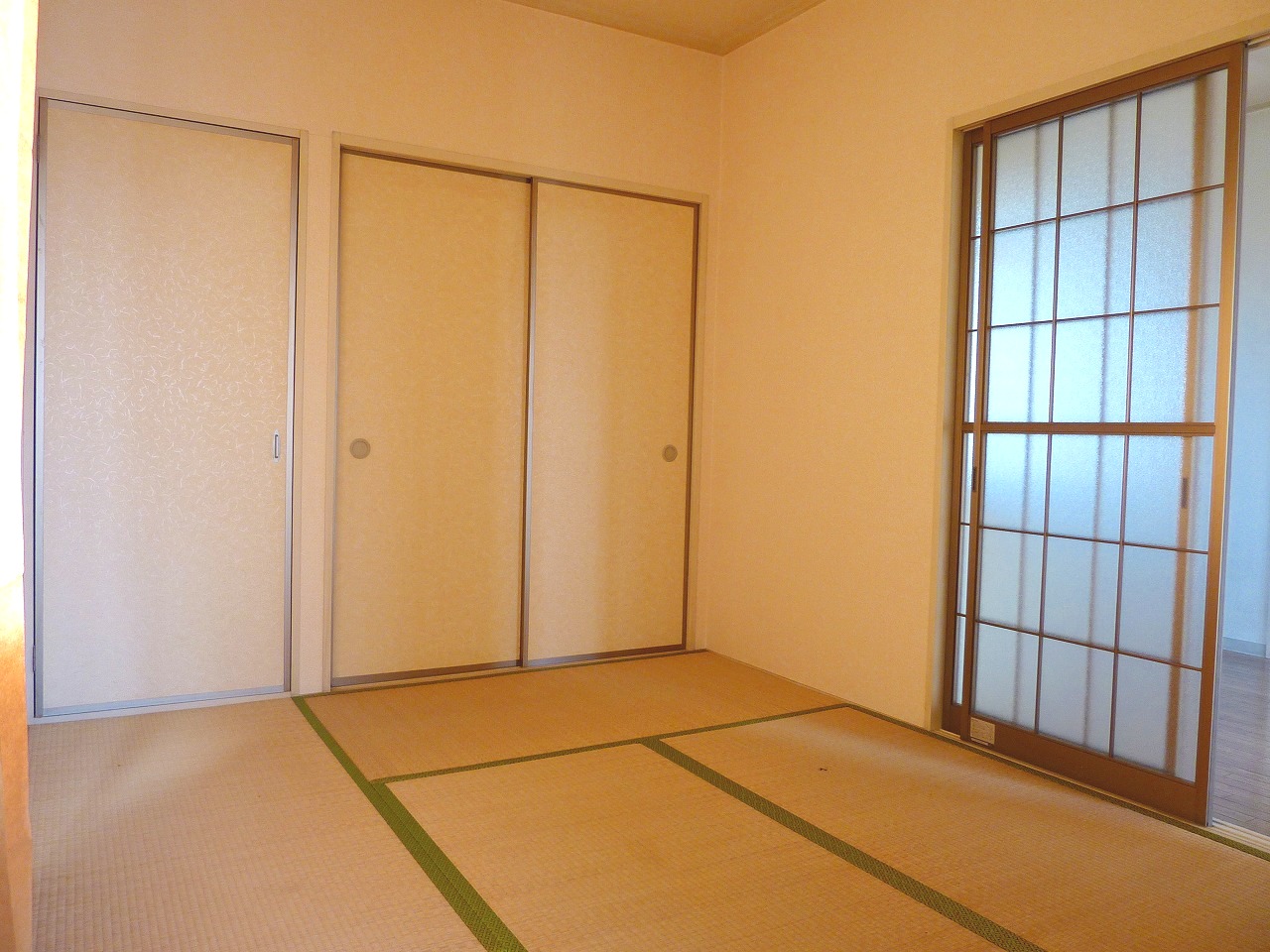 Other room space. Japanese-style room that 2.