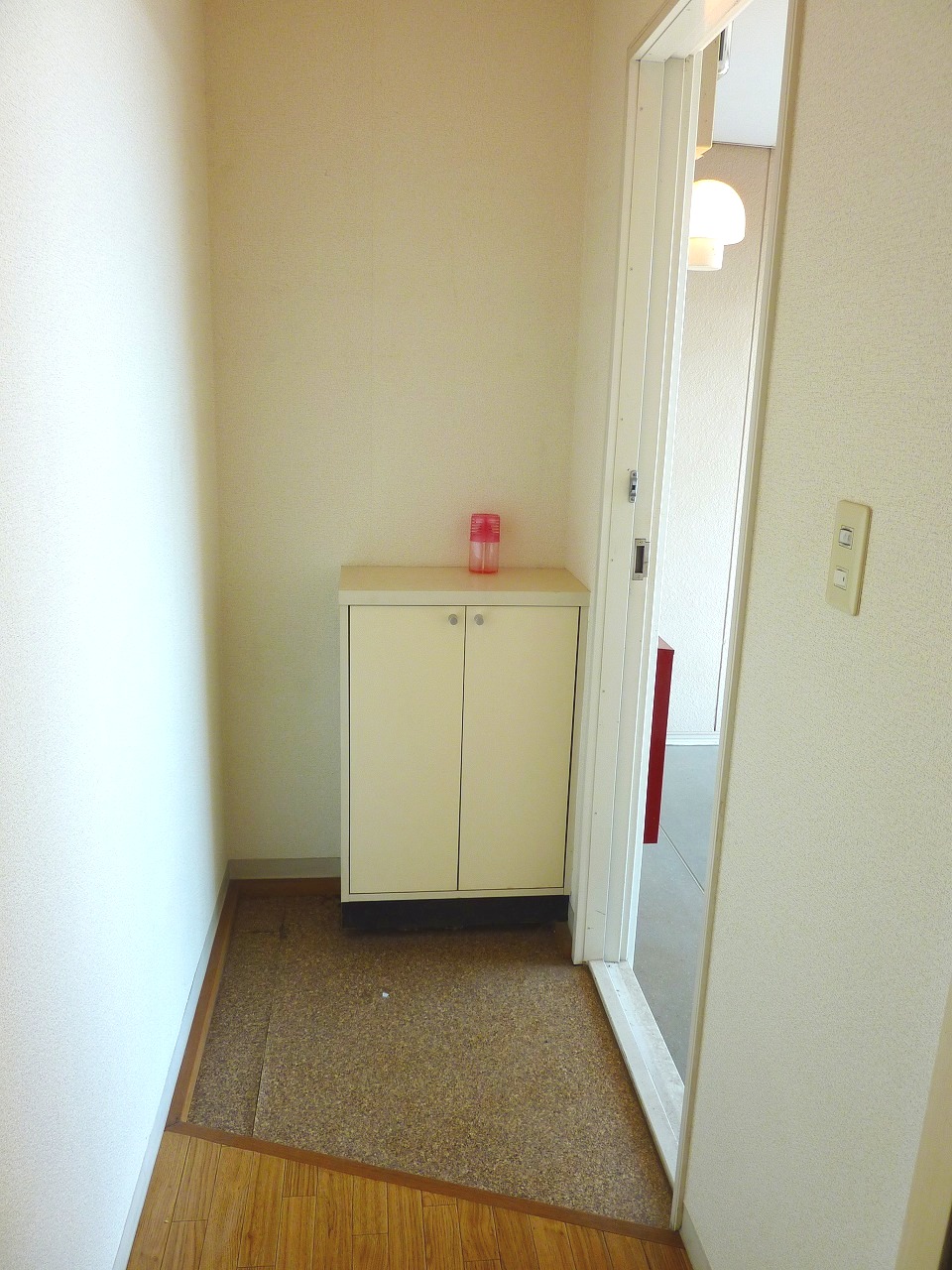 Entrance. It is the entrance with a shoebox