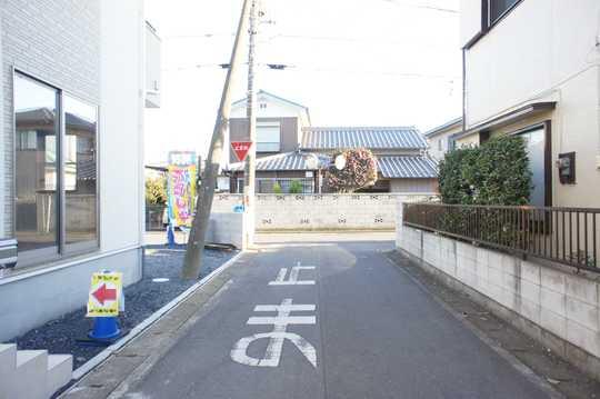 Local photos, including front road. Frontal road