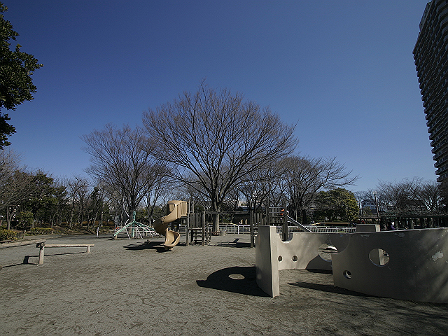 park. 657m to the station Nishiguchi Park (park)