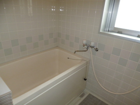 Bath. Fenestrated, Reheating function with bus,