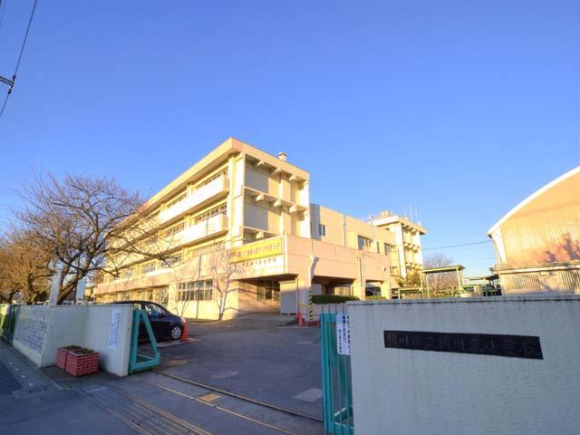 Primary school. 600m to East Elementary School