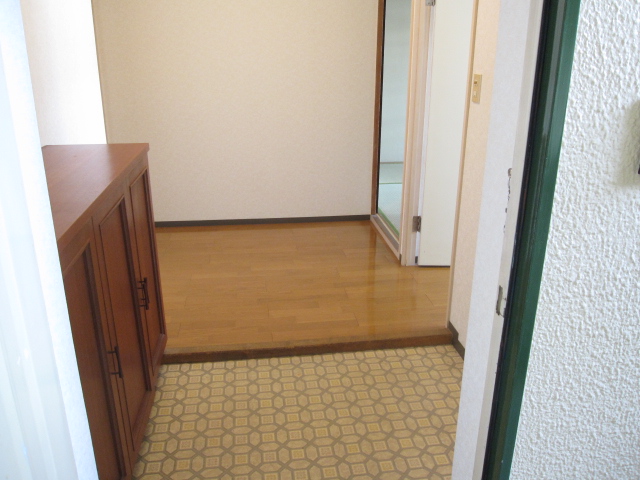 Entrance. Entrance is wide