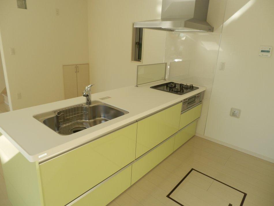 Kitchen. Produce a warm time face-to-face kitchen of your family Indoor (11 May 2013) Shooting