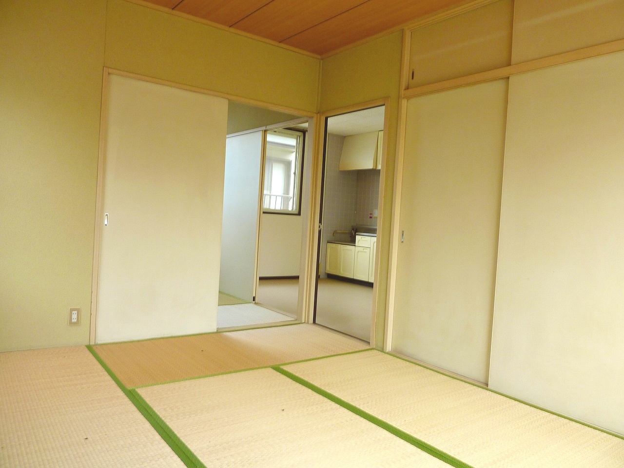 Other room space. I Japanese-style room is still calm