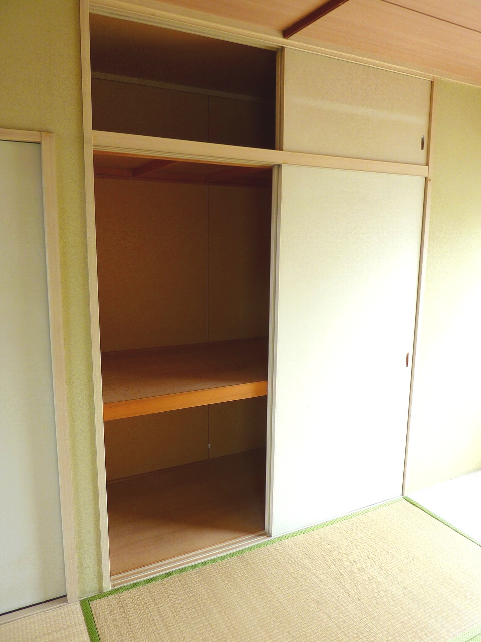 Receipt. Depth is a there there is a storage capacity storage