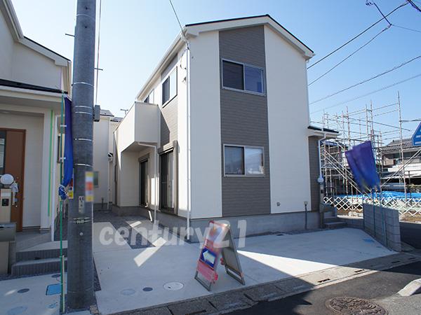 Local appearance photo. A second car in the convenient parking 2 Tayca site (October 2013) Shooting Building 3